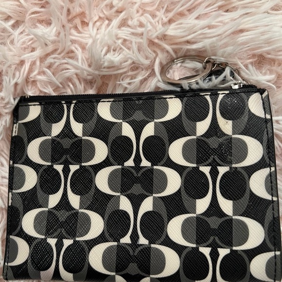 Coach - Picture 3 of 4